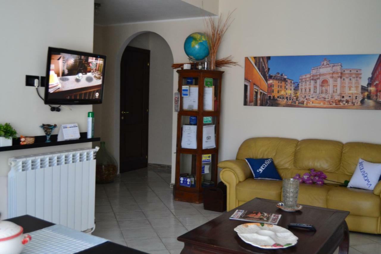 Hotel SinequaRoma Casal Palocco Esterno foto