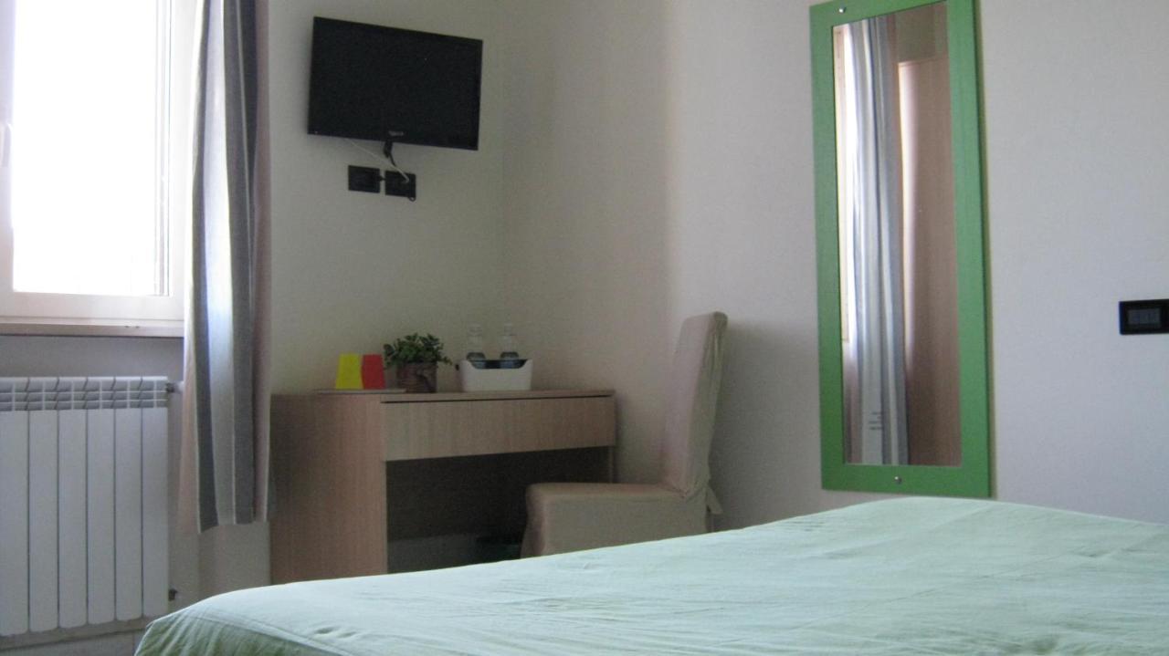 Hotel SinequaRoma Casal Palocco Esterno foto