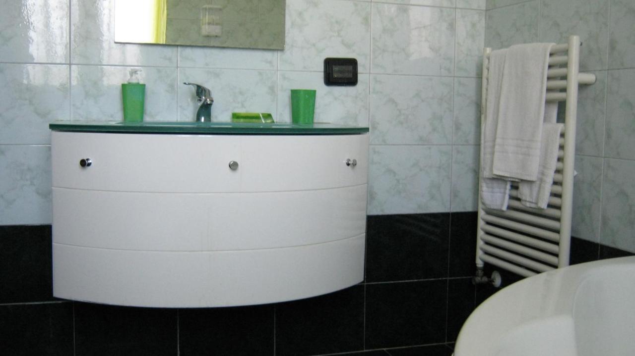 Hotel SinequaRoma Casal Palocco Esterno foto